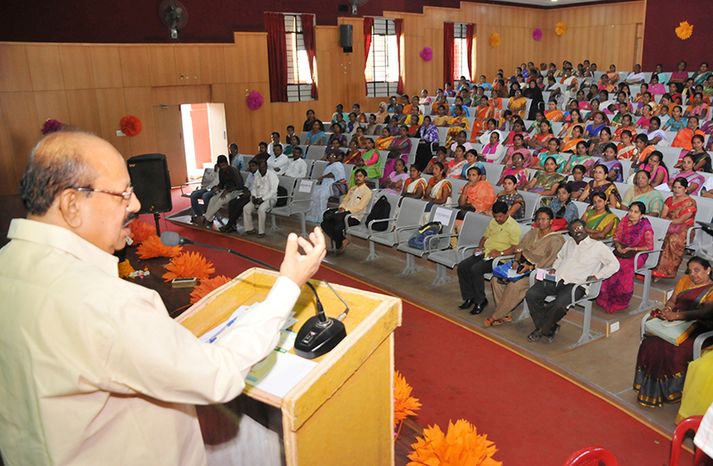 ಹೆಣ್ಣಿನ ಮನಸ್ಸನ್ನು ಅರ್ಥ ಮಾಡಿಕೊಳ್ಳಿ: ಸಚಿವ ಟಿ.ಬಿ.ಜಯಚಂದ್ರ